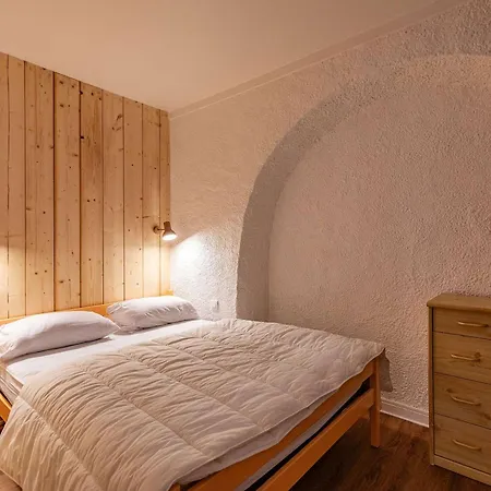 T2 Avec Cuisine Neuve Et Cave Au Centre De - Fr-1-401-278 *