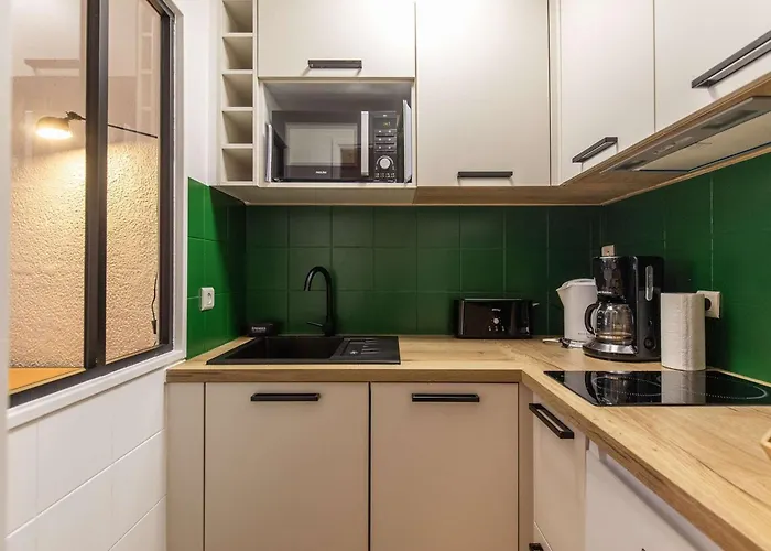 T2 Avec Cuisine Neuve Et Cave Au Centre De - Fr-1-401-278 Appartement *