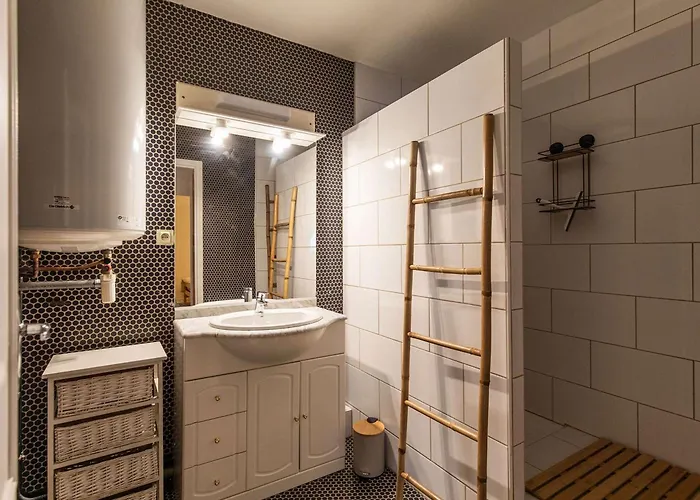 T2 Avec Cuisine Neuve Et Cave Au Centre De - Fr-1-401-278 Appartement