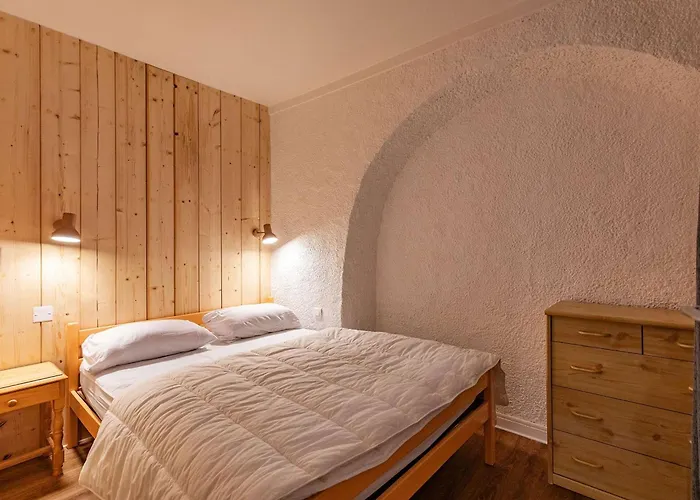 T2 Avec Cuisine Neuve Et Cave Au Centre De - Fr-1-401-278 *